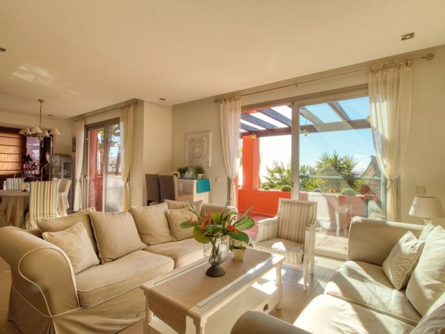 Maison mitoyenne avec 4 Chambres  à Manilva