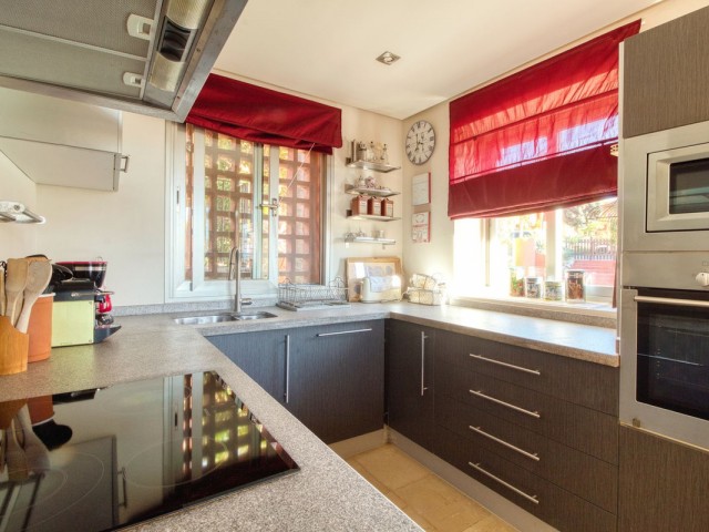 Maison mitoyenne avec 4 Chambres  à Manilva