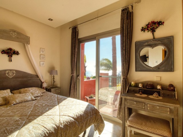 Maison mitoyenne avec 4 Chambres  à Manilva