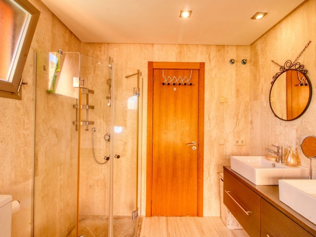 4 Slaapkamer Rijtjeshuis in Manilva