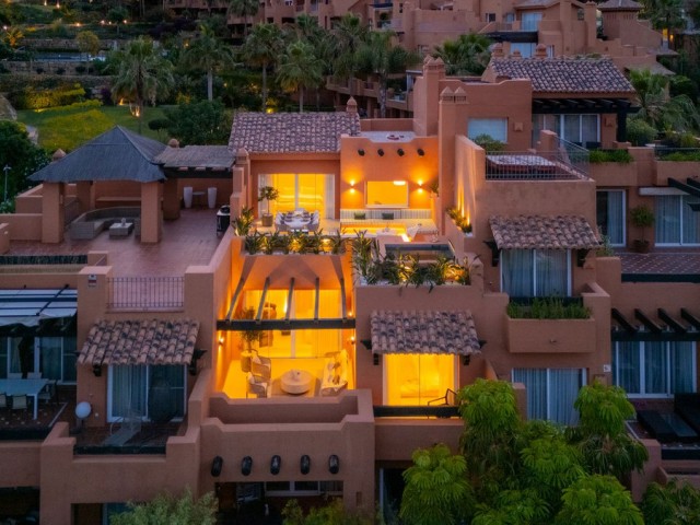 4 Bedrooms Apartment in Nueva Andalucía