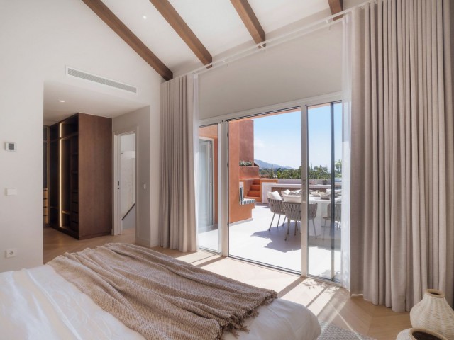 4 Bedrooms Apartment in Nueva Andalucía