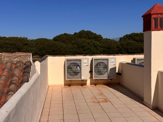 3 Makuuhuoneen Huvila San Roque Club