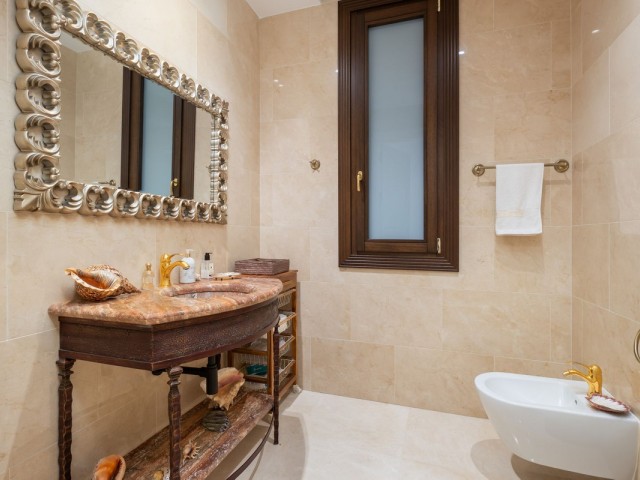 Villa avec 7 Chambres  à Guadalmina Baja