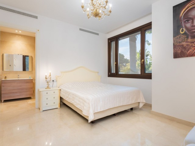 Villa avec 7 Chambres  à Guadalmina Baja