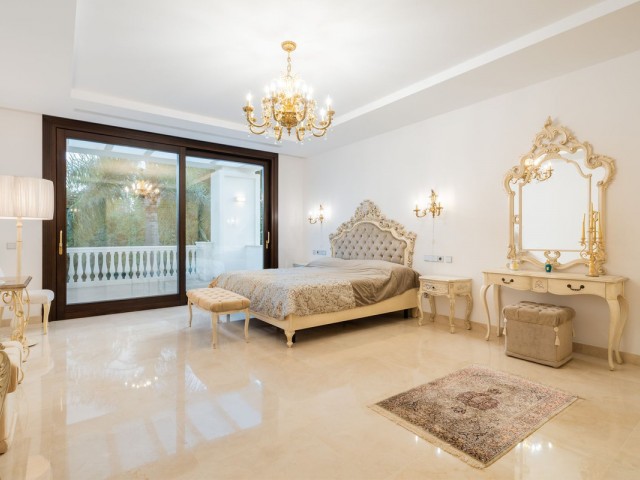 Villa avec 7 Chambres  à Guadalmina Baja