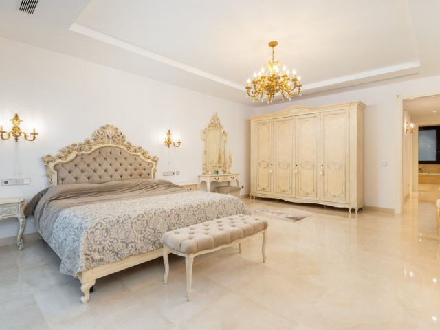 Villa avec 7 Chambres  à Guadalmina Baja