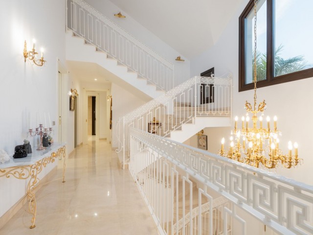 Villa avec 7 Chambres  à Guadalmina Baja