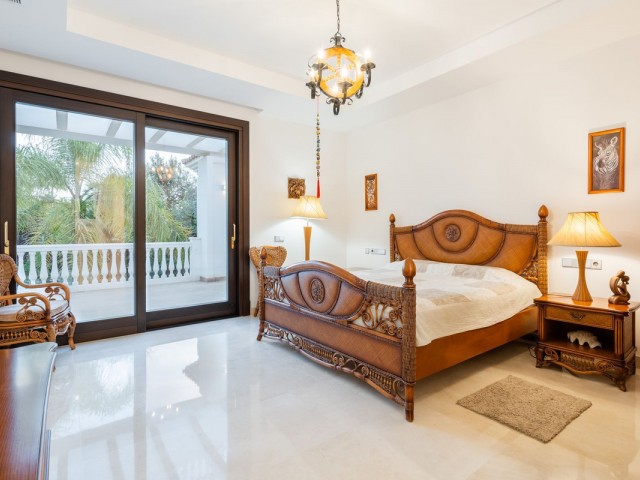 Villa avec 7 Chambres  à Guadalmina Baja