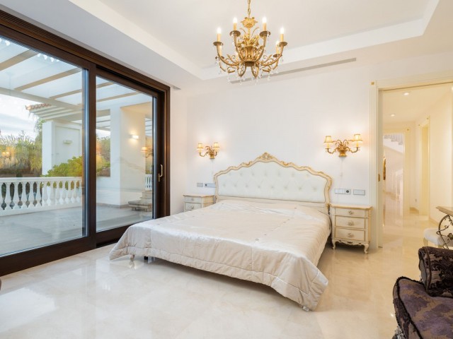 Villa avec 7 Chambres  à Guadalmina Baja