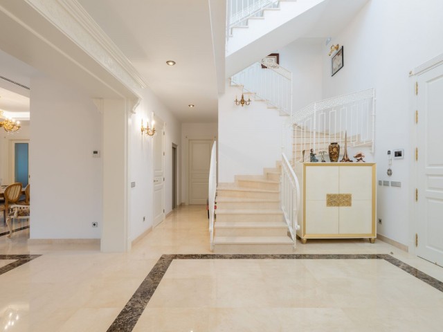 Villa avec 7 Chambres  à Guadalmina Baja