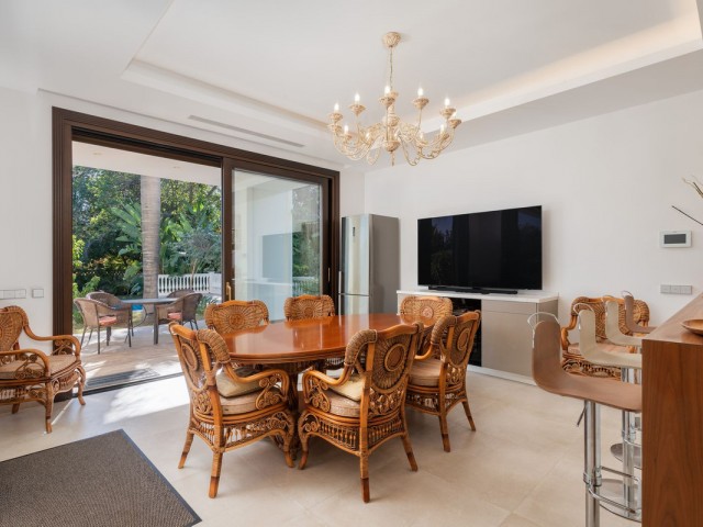 Villa avec 7 Chambres  à Guadalmina Baja