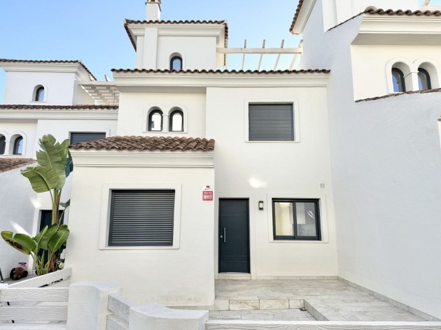 Maison mitoyenne avec 3 Chambres  à Estepona