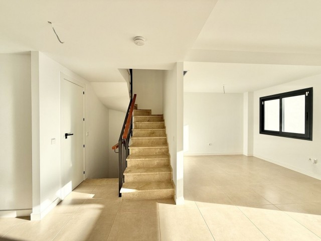 Maison mitoyenne avec 3 Chambres  à Estepona