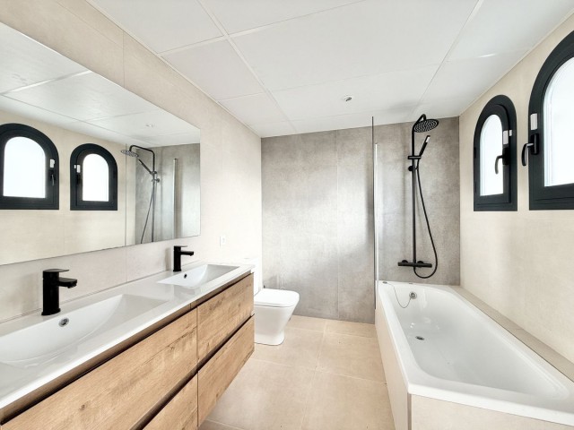 Maison mitoyenne avec 3 Chambres  à Estepona