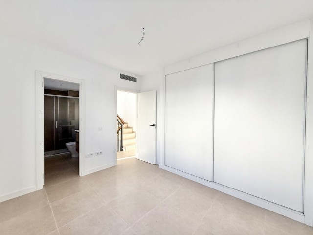 Maison mitoyenne avec 3 Chambres  à Estepona