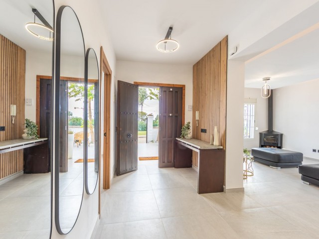 3 Bedrooms Villa in La Duquesa