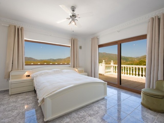 Villa con 7 Dormitorios  en Alhaurín el Grande