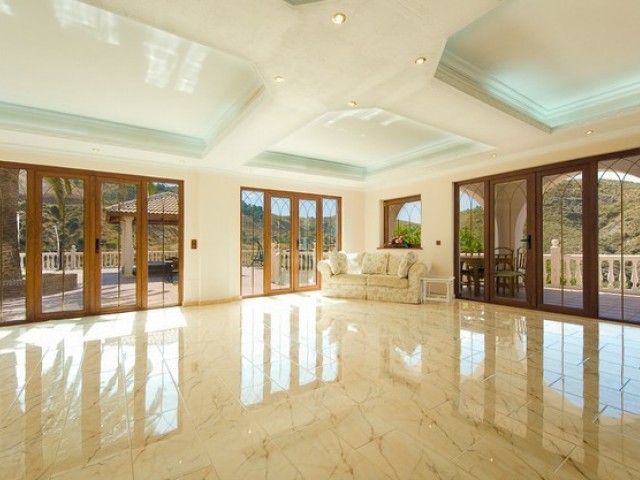 Villa con 7 Dormitorios  en Alhaurín el Grande