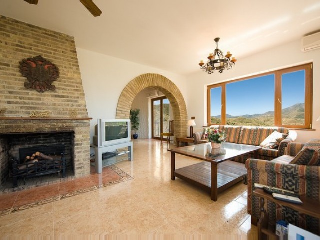 Villa con 7 Dormitorios  en Alhaurín el Grande