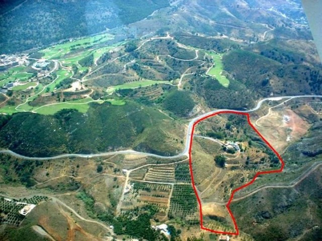 Villa con 7 Dormitorios  en Alhaurín el Grande