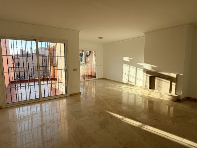 4 Bedrooms Townhouse in Riviera del Sol