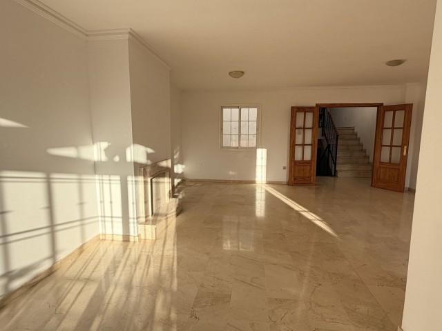 Maison mitoyenne avec 4 Chambres  à Riviera del Sol