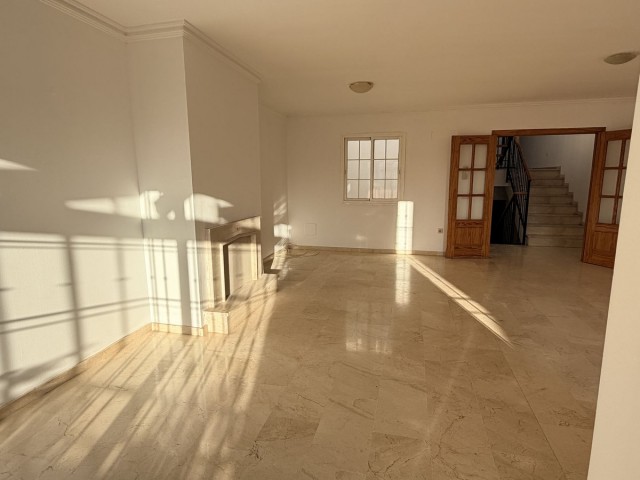 Maison mitoyenne avec 4 Chambres  à Riviera del Sol