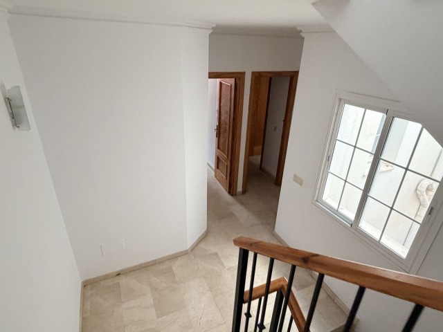 Maison mitoyenne avec 4 Chambres  à Riviera del Sol