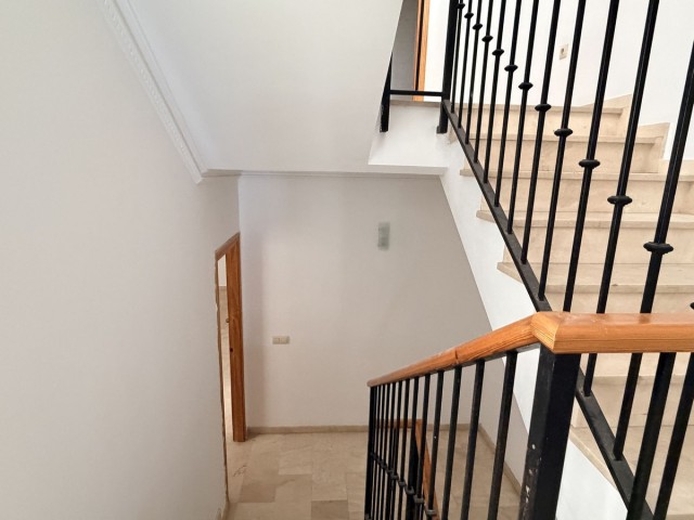 Maison mitoyenne avec 4 Chambres  à Riviera del Sol