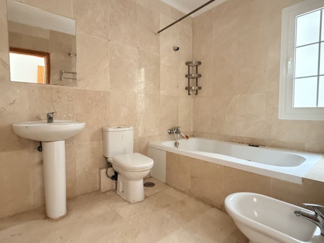 Maison mitoyenne avec 4 Chambres  à Riviera del Sol