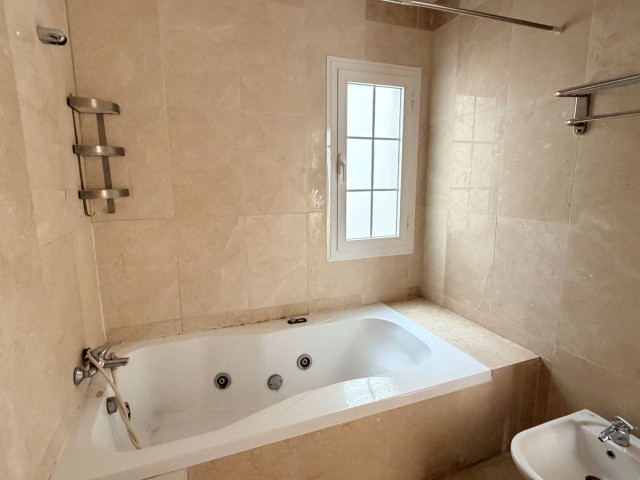 Maison mitoyenne avec 4 Chambres  à Riviera del Sol