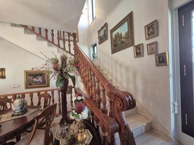 Villa avec 5 Chambres  à San Pedro de Alcántara