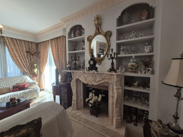 Villa avec 5 Chambres  à San Pedro de Alcántara