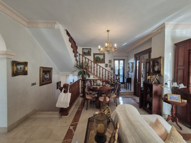 Villa avec 5 Chambres  à San Pedro de Alcántara