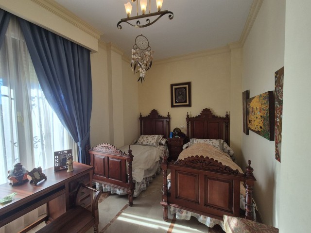 Villa avec 5 Chambres  à San Pedro de Alcántara