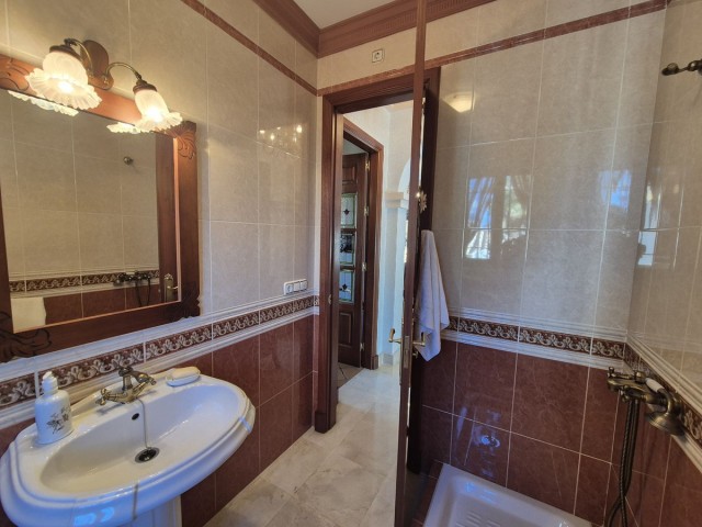 Villa avec 5 Chambres  à San Pedro de Alcántara