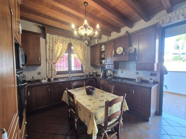 Villa avec 5 Chambres  à San Pedro de Alcántara
