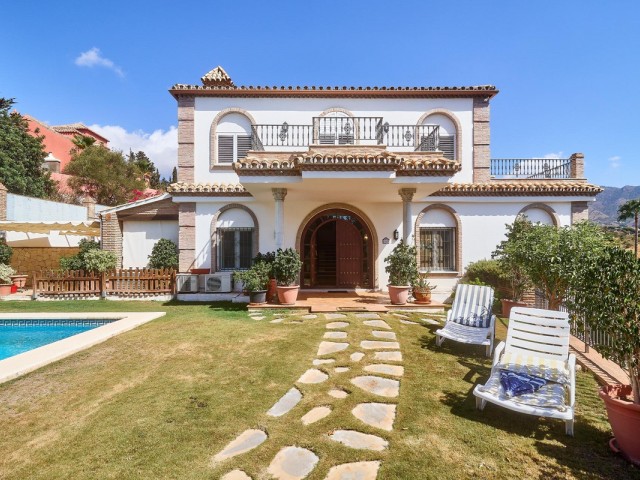 4 Bedrooms Villa in Mijas Costa
