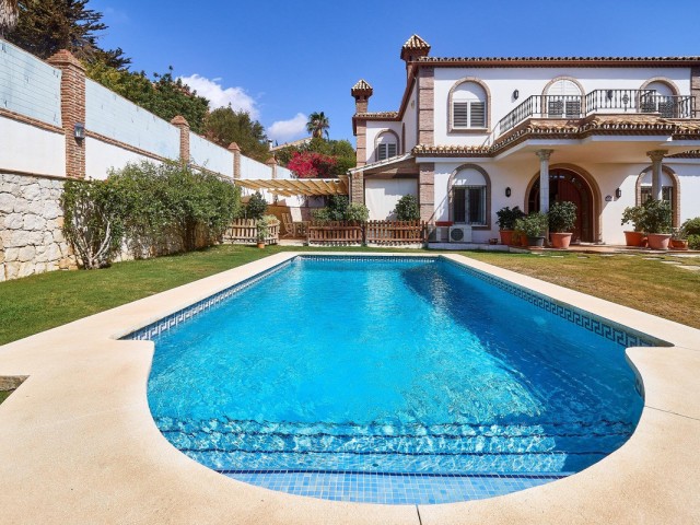 4 Bedrooms Villa in Mijas Costa