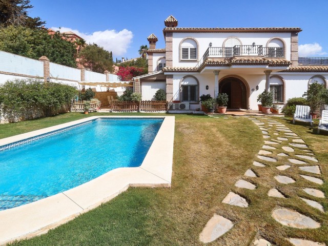 4 Bedrooms Villa in Mijas Costa