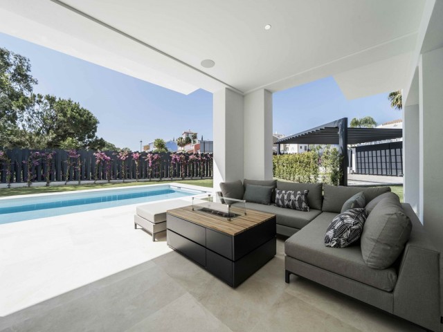 4 Bedrooms Villa in New Golden Mile