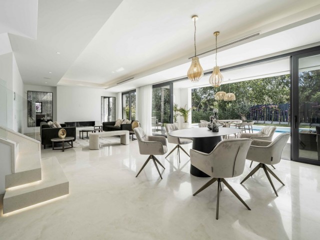 4 Bedrooms Villa in New Golden Mile