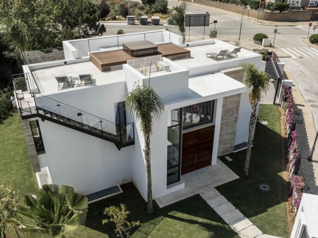 4 Bedrooms Villa in New Golden Mile