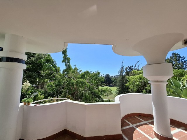 Apartamento con 3 Dormitorios  en Río Real