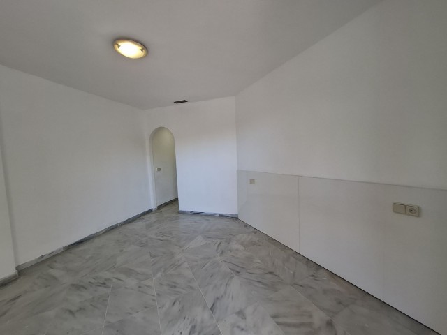 Apartamento con 3 Dormitorios  en Río Real