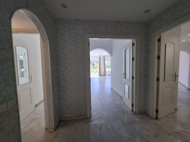 Apartamento con 3 Dormitorios  en Río Real