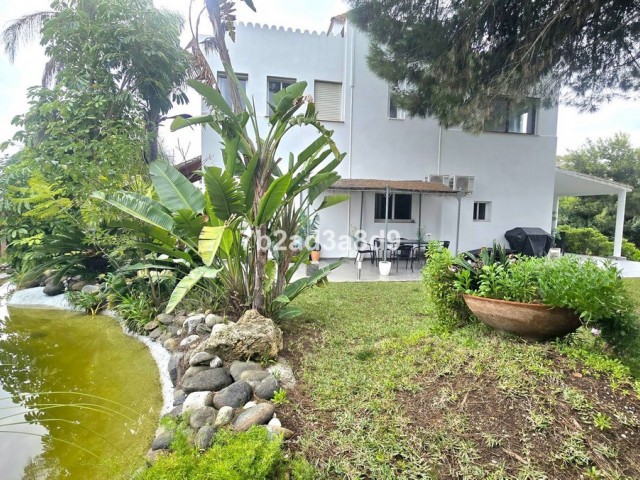 8 Makuuhuoneen Huvila Nueva Andalucía