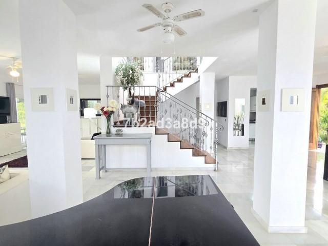 8 Makuuhuoneen Huvila Nueva Andalucía