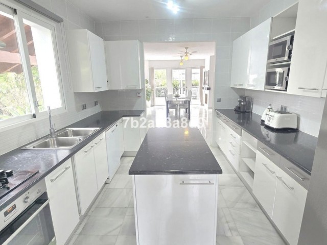 8 Makuuhuoneen Huvila Nueva Andalucía